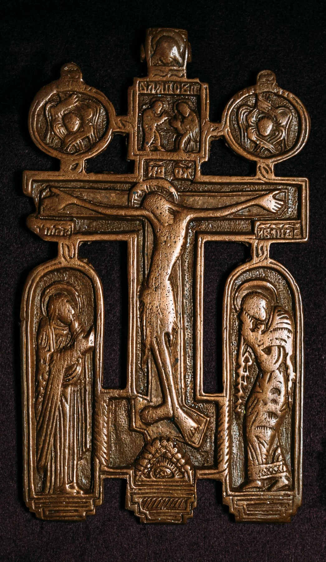 Крест наперсный. Отлив XVII в. с матрицы XVI в. (Новгород). Поморье. Россия Медный сплав, литье